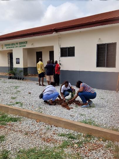 Volunteers planting trees at the Dakwadwom CHPS compound